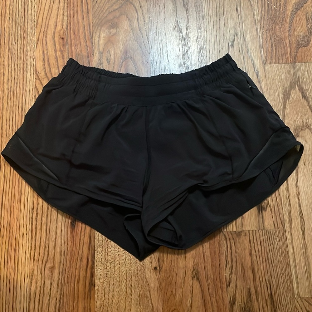 Lululemon hotty hot shorts 2.5in, black size 6
